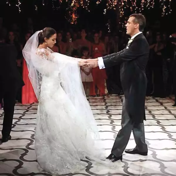 El Club Chileno Bay fue el espacio elegido por la pareja para celebrar su unión, a la cual acudieron miembros de sociedad y clase política mexicana