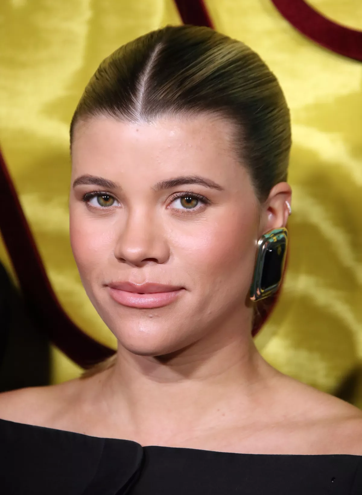 Sofia Richie debuta su baby bump en la red carpet