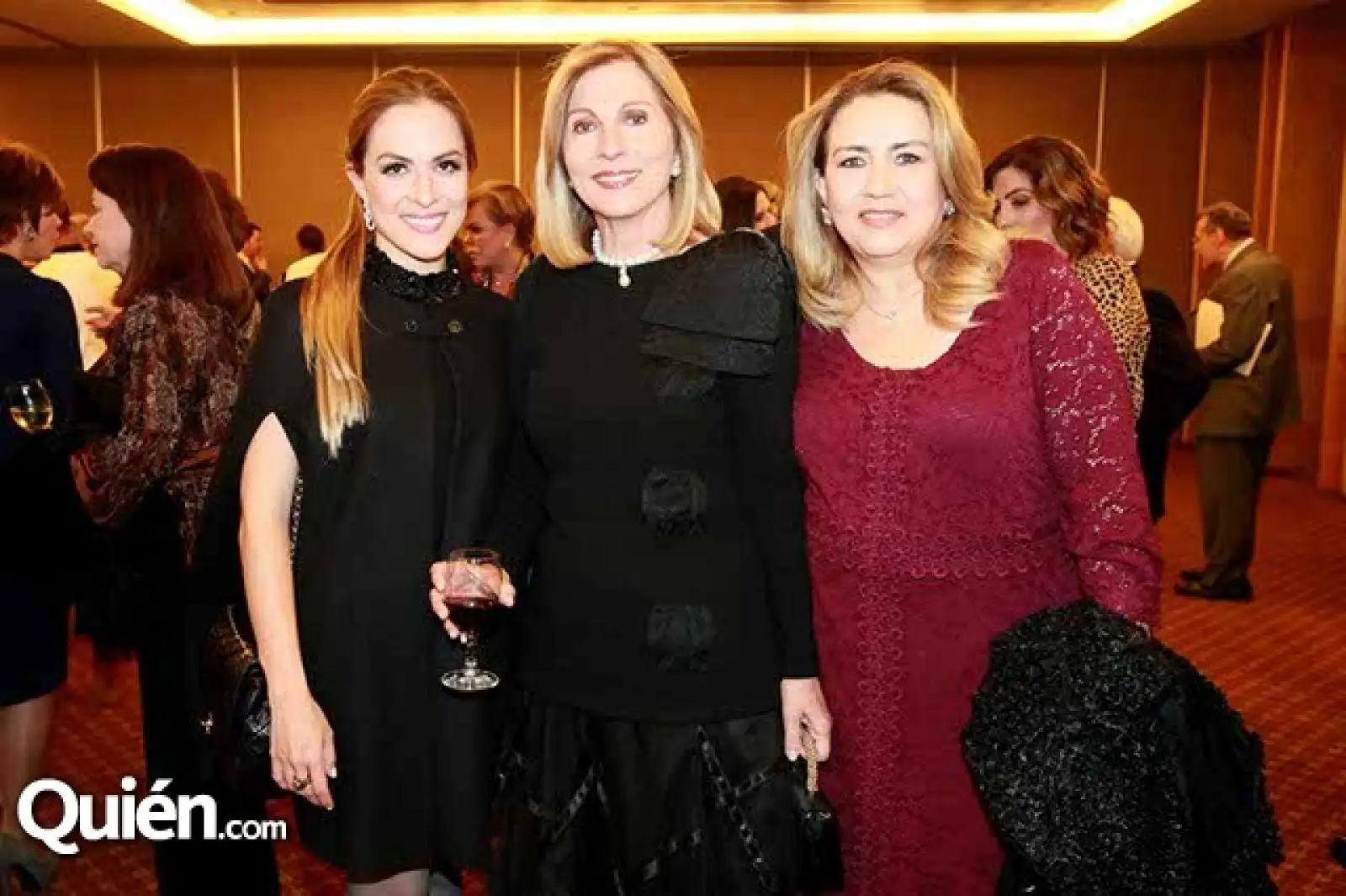 Valerie Abe Camil,Cecile Camil y Lourdes Rivapalacios