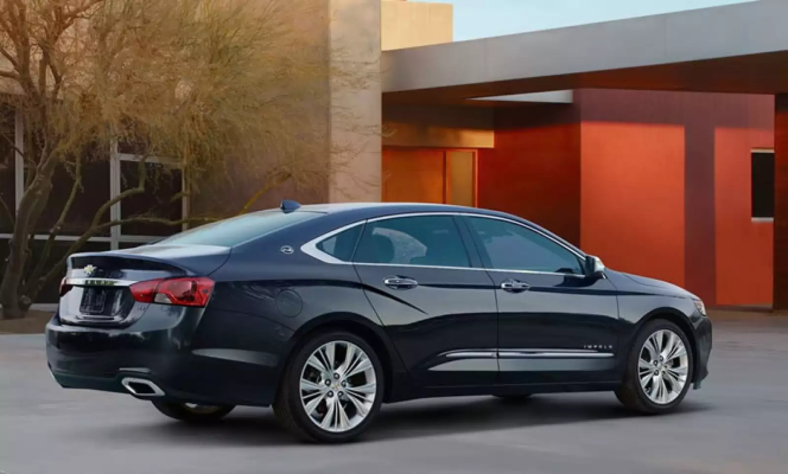 La suspensión es McPherson adelante y multilink de cuatro brazos atrás y como era de suponer, Chevrolet ha trabajado mucho para hacer de este auto muy suave, cómodo y aislado.