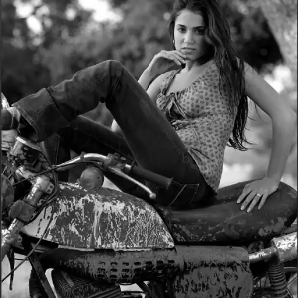 Nikki Reed, esposa de Ian Somerhalder, fue imagen de la marca en 2004. ¿Qué opinas?