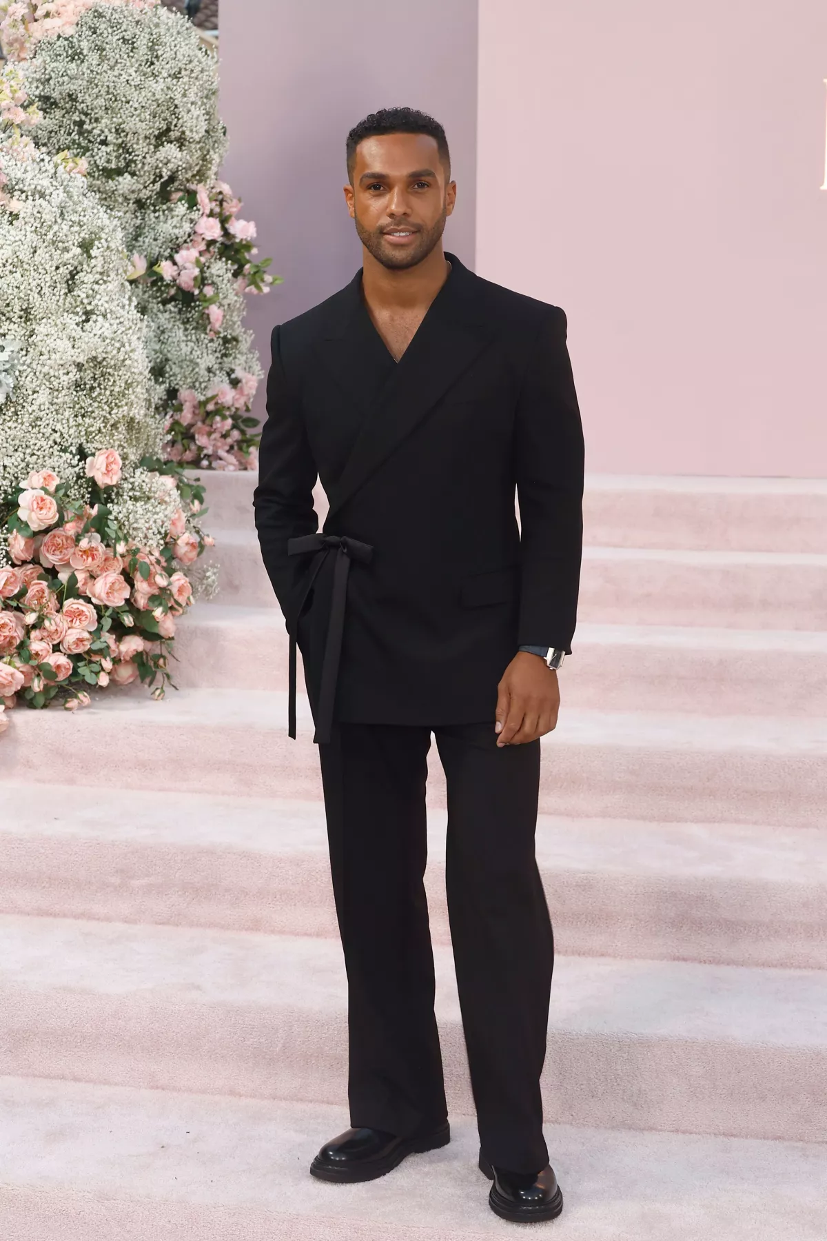 parejas vida real emily in paris