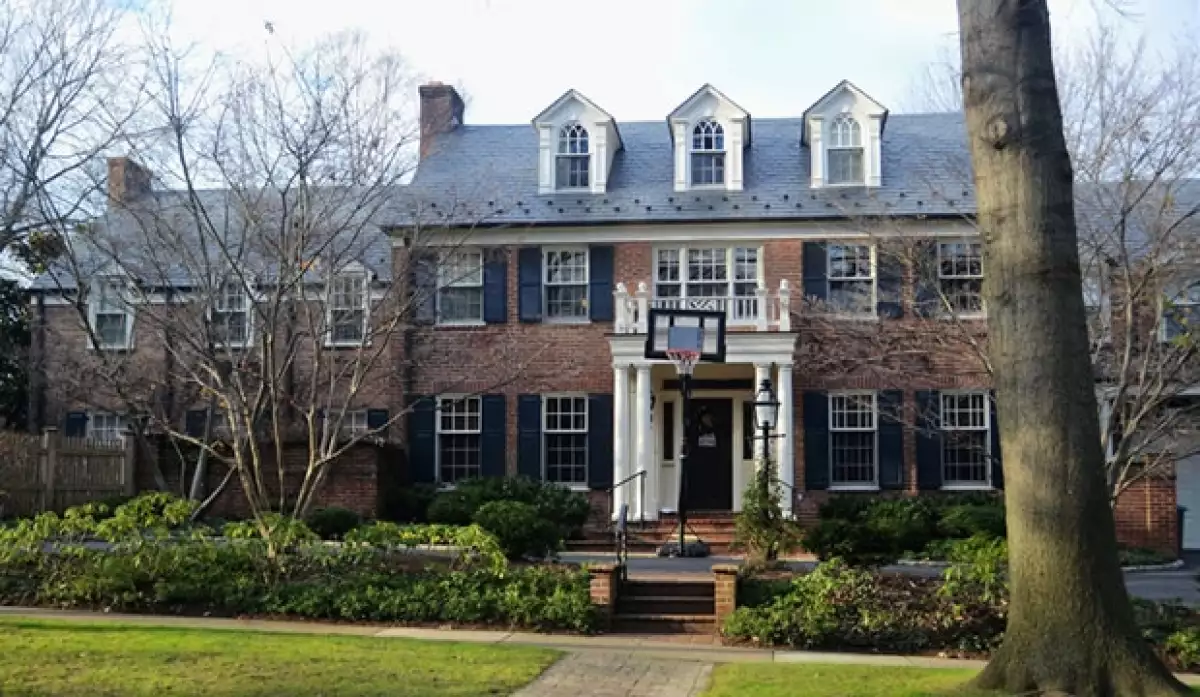 En esta casa vivieron los Duqes de Palma y sus cuatro hijos en Washington por tres años,