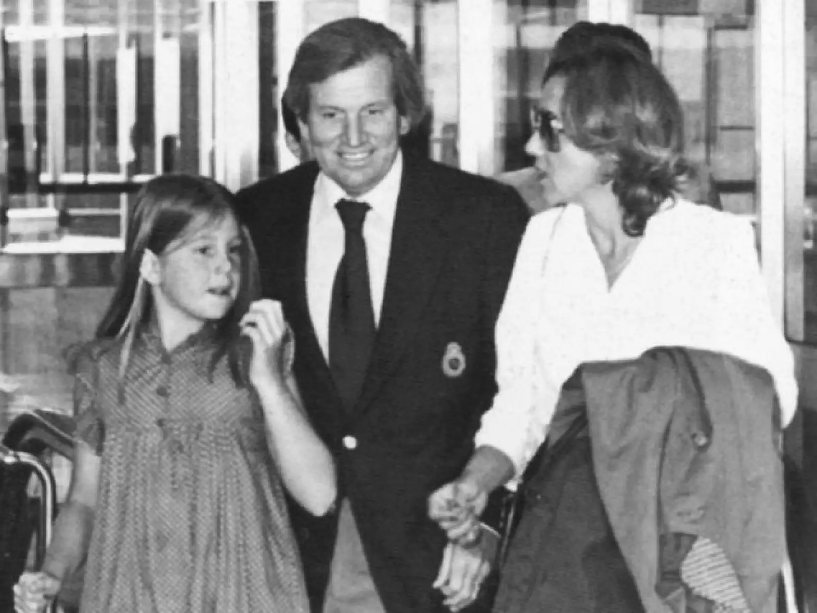 Aquí con sus papás, Jorge Zorreguieta y María Pame.