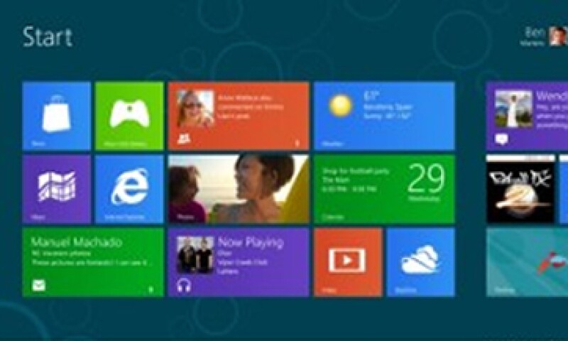El escritorio tradicional de Windows ha sido reemplazado por un menú de cuadros de colores. (Foto: Cortesía Fortune)