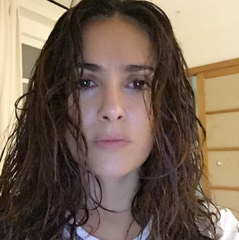 Así se ve Salma sin una gota de maquillaje.