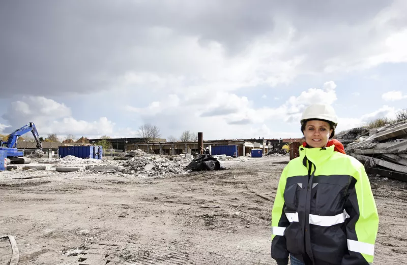 trabajadora de autoconstrucción