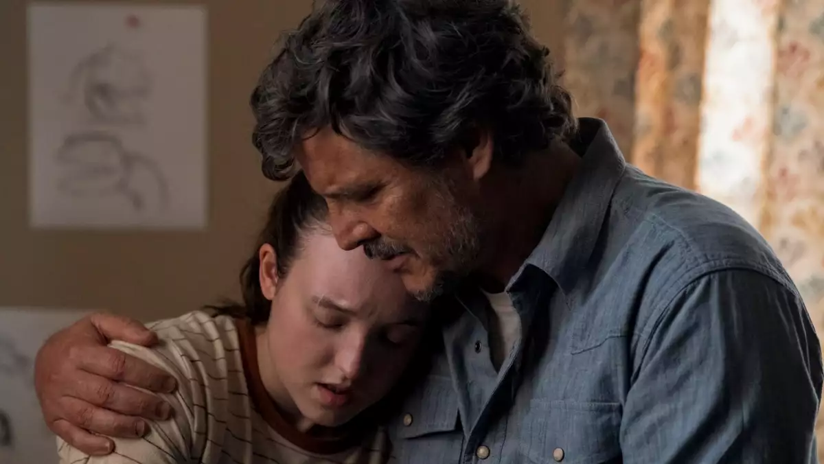 Bella Ramsey y Pedro Pascal en un fotograma de la serie The Last of Us. 