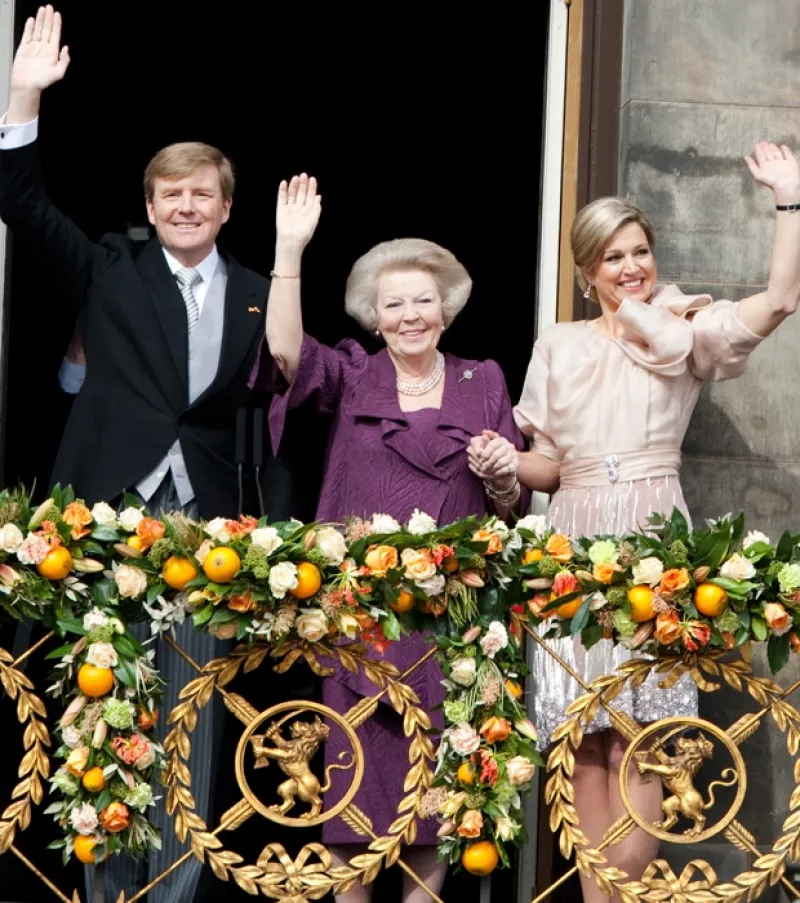 Regia con un pulido diseño en azul, Máxima Zorreguieta acompañó a su esposo Guillermo Alejandro a su investidura con un estilo digno de una Reina.