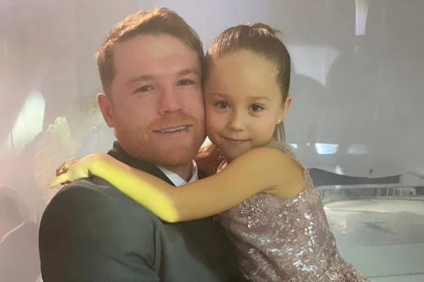 María Fernanda, la hija menor de Canelo Álvarez, cantó en el decimoquinto cumpleaños de su hermana Emily Canela