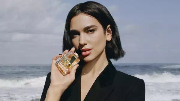 Copia de Copia de ysl_dmi_fraw_libre_le-parfum-22_behind-the-scene_dua+pack-front-of-see-02_landscape_1920x1080px_rgb.jpg