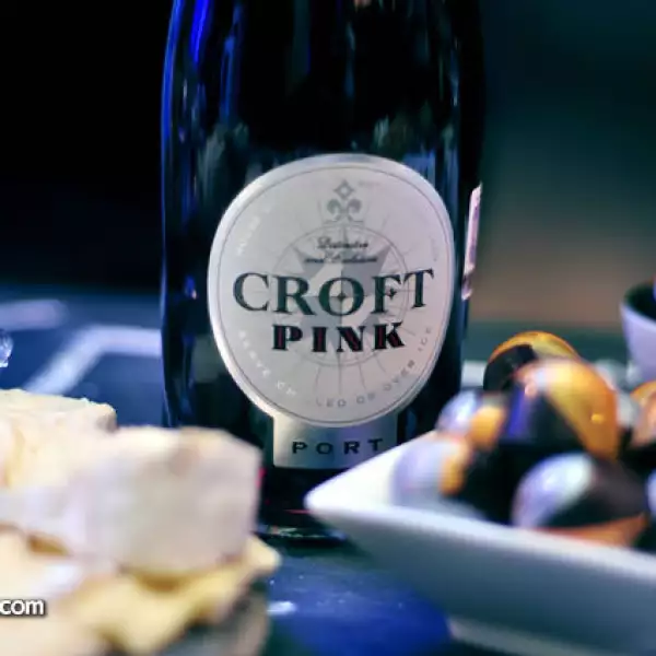 Amelie Peche y Vinoteca