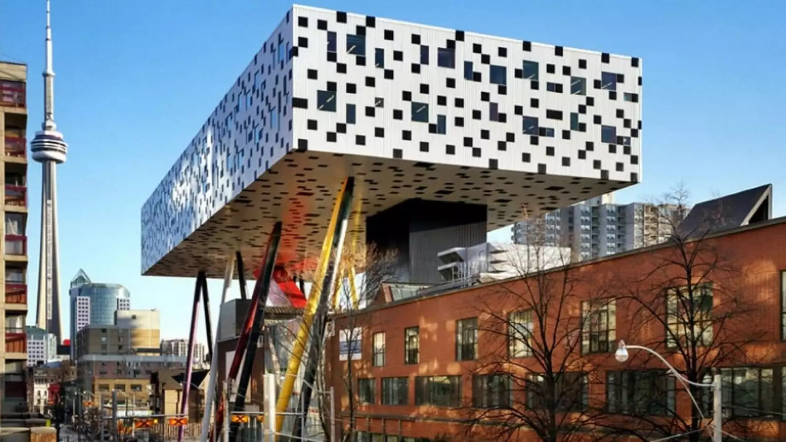 Sharp Centre, Canadá. ¿Por qué construir una escuela común si puedes construir una impactante? Con este edificio respondió a esa pregunta el arquitecto Will Aslop 