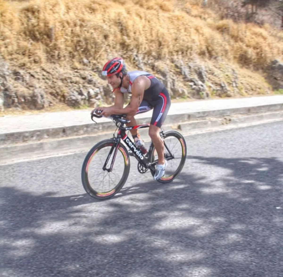 Alex Sirvent en plena rodada en el Triatlón de Chiapas 2015.