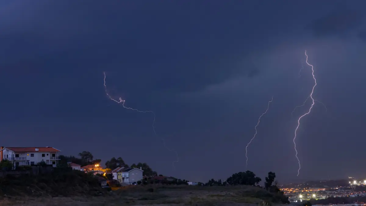 Tormenta Claudia deja tres muertos en Portugal y causa inundaciones en Gran Bretaña