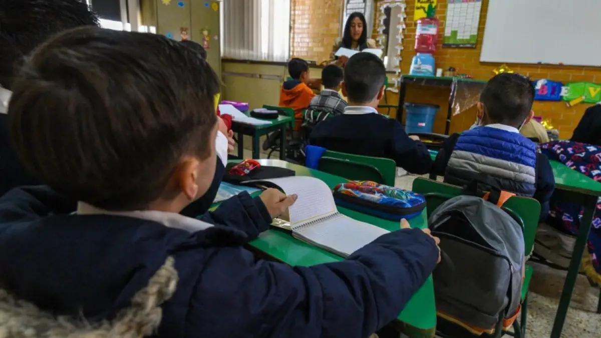 México tiene más alumnos por cada profesor y menos gasto educativo que otros países de la OCDE