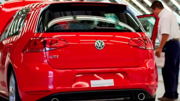 Volkswagen redujo en 24% su producción para este año.