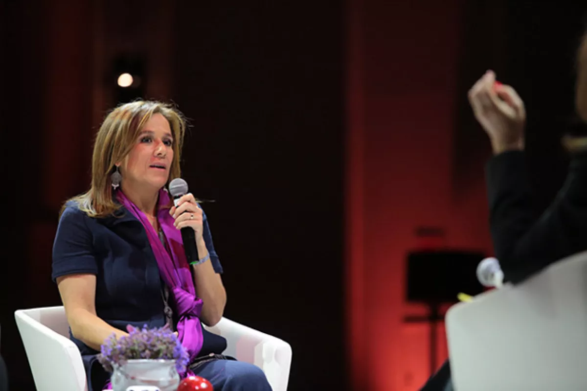 La ex primera dama estaba muy concentrada defendiendo la educación en las mujeres.