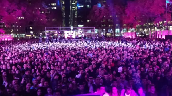 "Es inspirador ver gente de todo el mundo reuniéndose en Nueva York", fue lo que escribió Shakira al compartir esta imágen de su público.