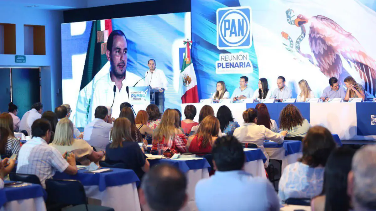 Marko Cortés en plenaria