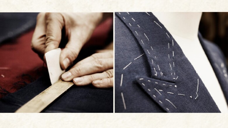 En Gives & Hawkes los trajes son confeccionados por personal con un alto nivel de experiencia, además de emplear materiales como lana, una fibra que no utiliza fertilizantes ni aditivos químicos.