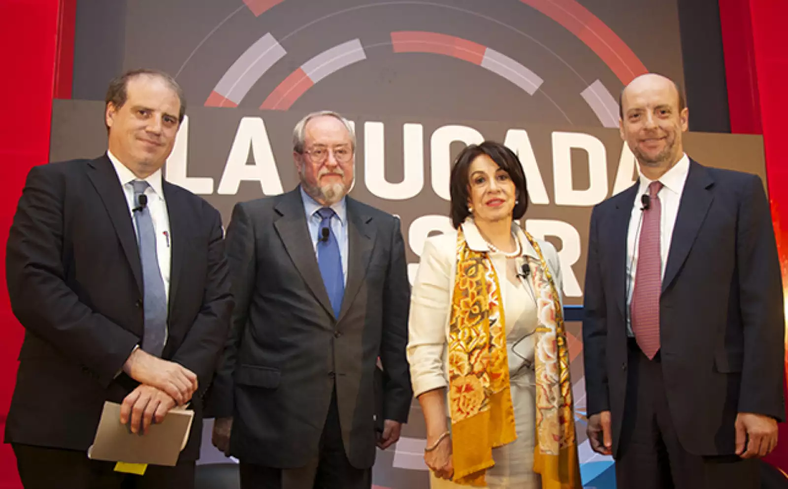 Alberto Bello, director editorial de Grupo Expansión en compañía del panel de expertos: Rocío Ruiz Chávez de la Secretaría de Economía, Roberto Newell del Instituto Mexicano para la Competitividad (IMCO) y Luiz Carlos Ferezin de Accenture.