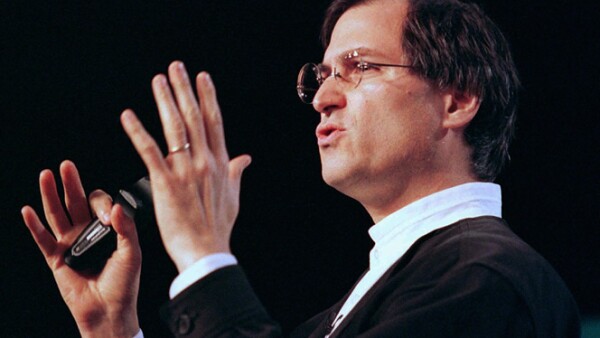 Steve Jobs dejó Apple en 1985 y fue hasta septiembre de 1997 cuando lo nombraron presidente ejecutivo provisional, después que la compañía registrara pérdidas de más de 1,800 mdd.