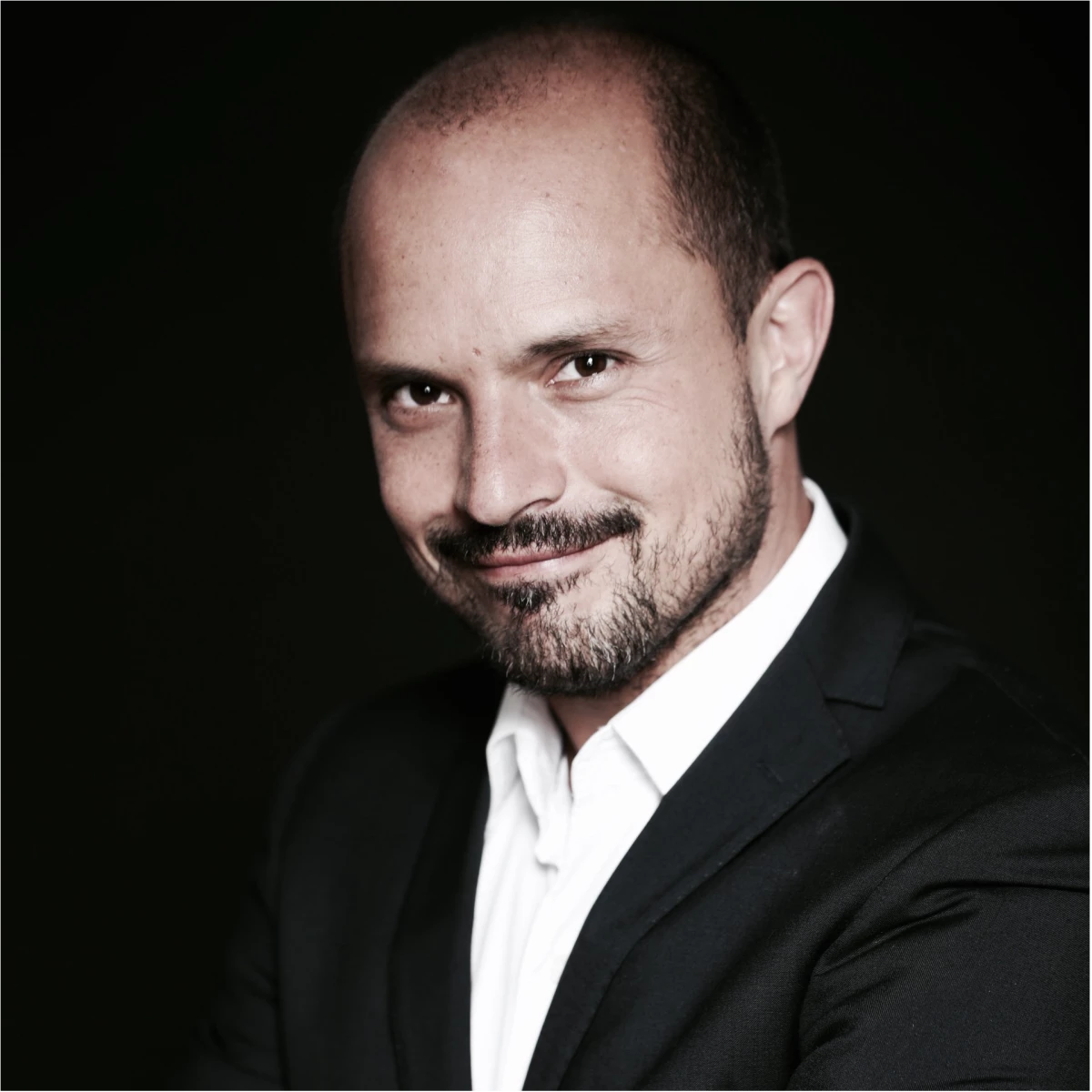 Roger Alarcón.