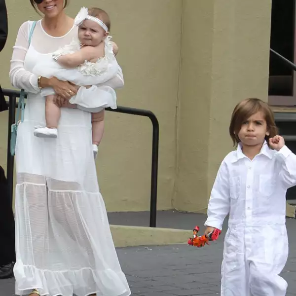 El hermano mayor es Mason de 3 años, quien nació el 14 de diciembre de 2009.