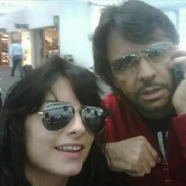 Aislin Derbez escribió: ‘Mil gracias a todos por sus felicitaciones!!! Casi perdemos el avión a GDL por el tráfico pero ya llegamos... Mi padre está estresadísimo’.