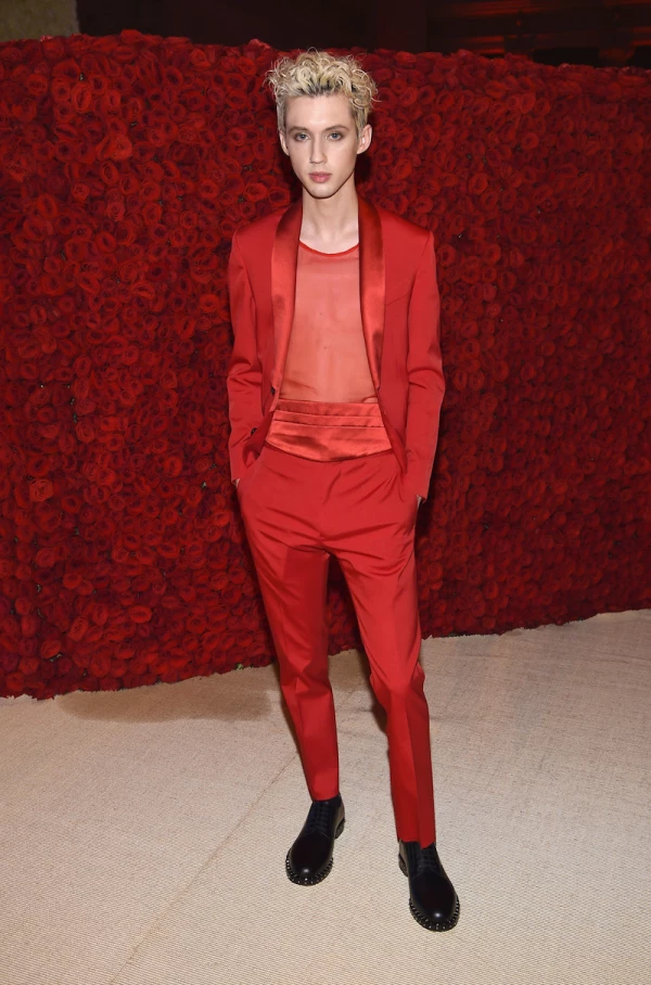 Timothée Chalamet repitió el look de Troye Sivan en Met Gala ¿quién lo