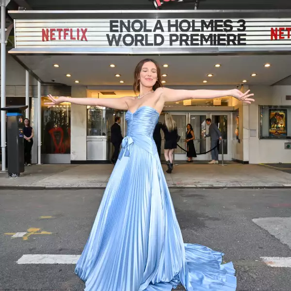Millie Bobby Brown conquista París con un vestido de ensueño