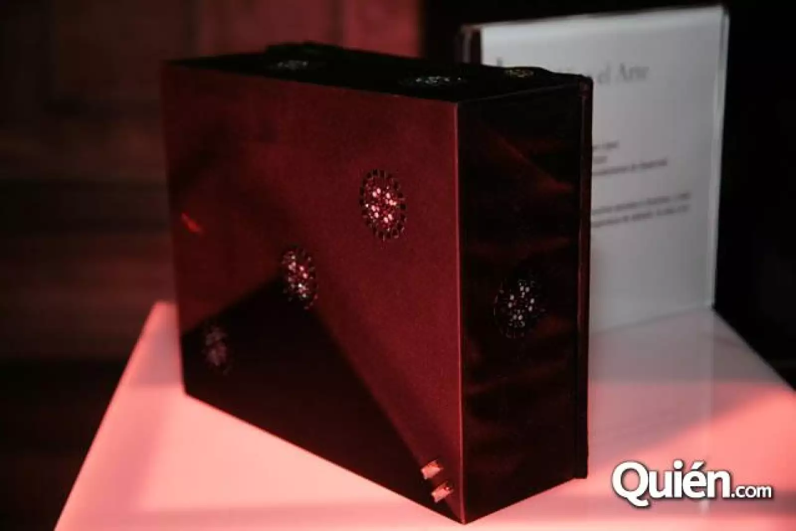 Cajas en subasta revive el arte