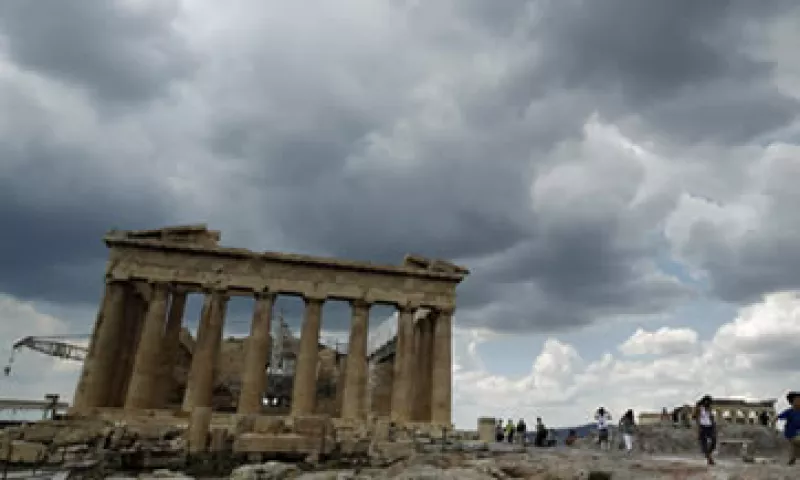 El indicador es la diferencia entre el rendimiento de la deuda pública de un país emergente respecto del que ofrece la de EU, considerada libre de riesgos. (Foto: Reuters)