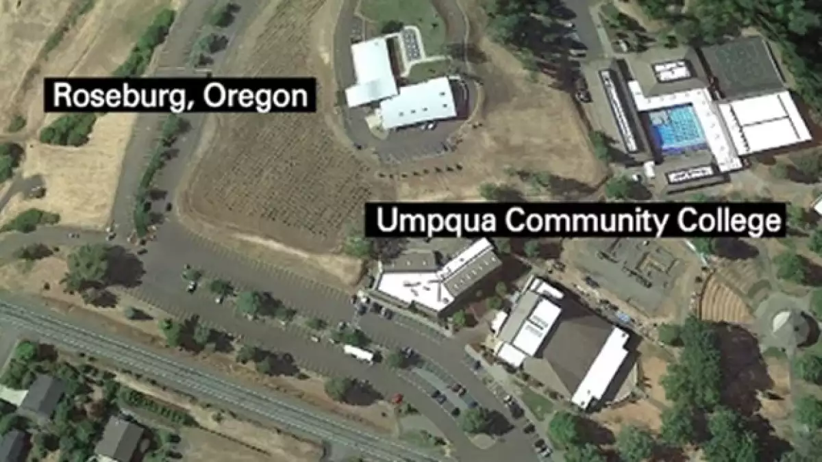 El ataque se originó en el campus de la Community College de Umpqua en Roseburg, Oregon.