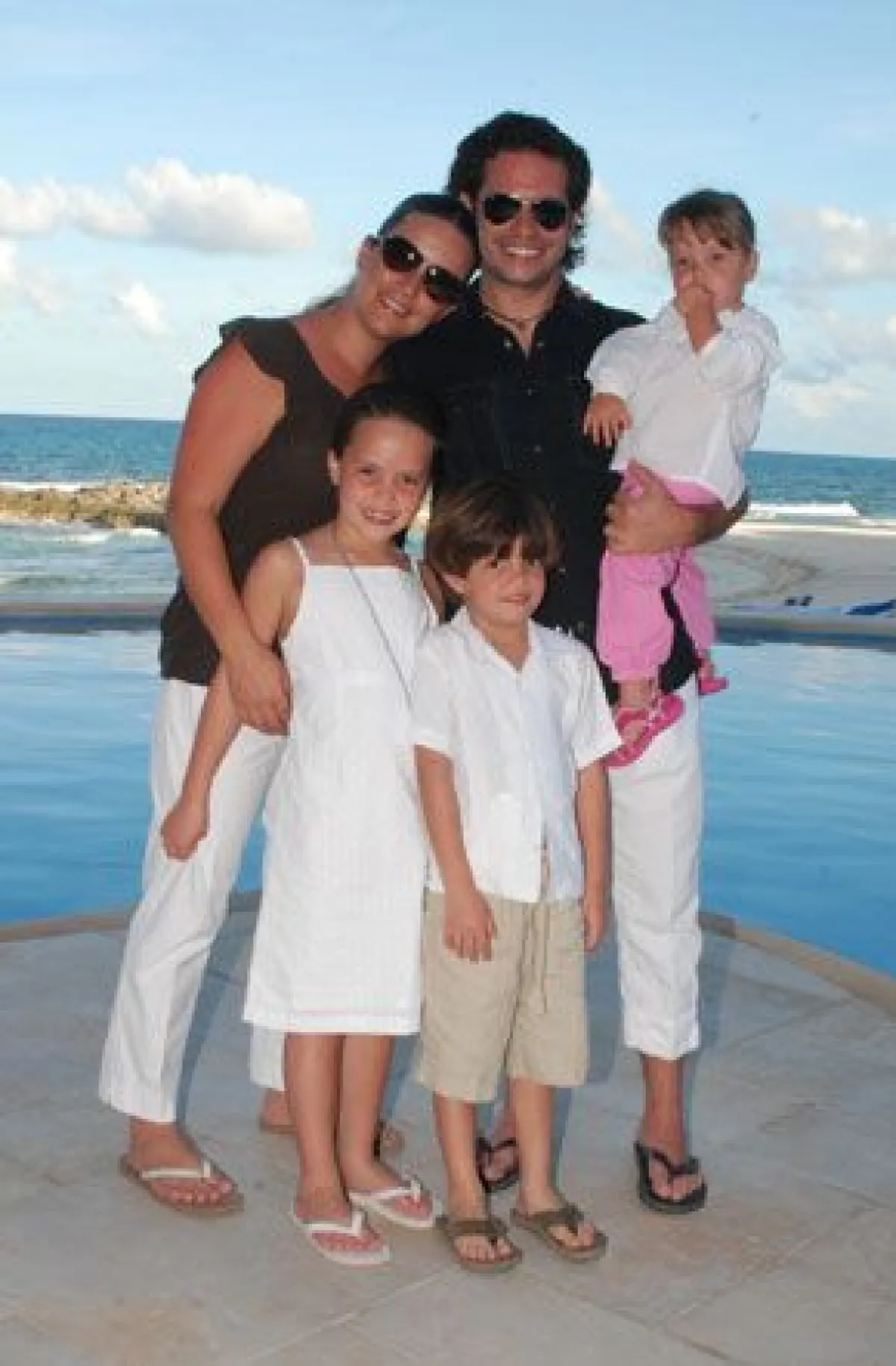 La familia aprovechó para disfrutar de la belleza natural de la isla.