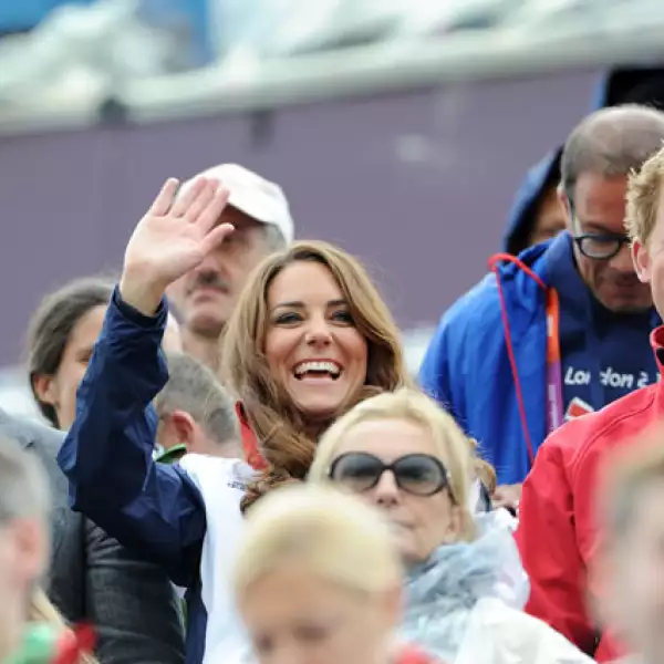 Aquí Guillermo, Kate y Enrique apoyando la competencia de saltos ecuestre.