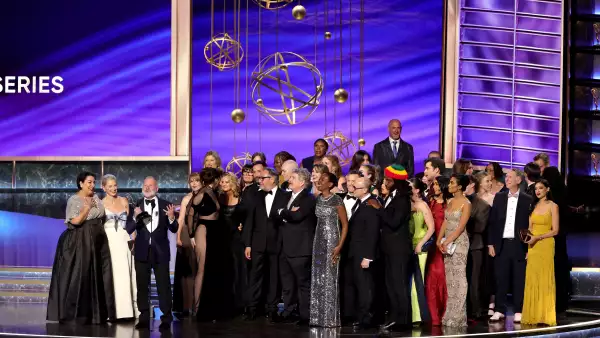 The Pitt fue galardonada como mejor serie de drama de los Premios Emmy 2025