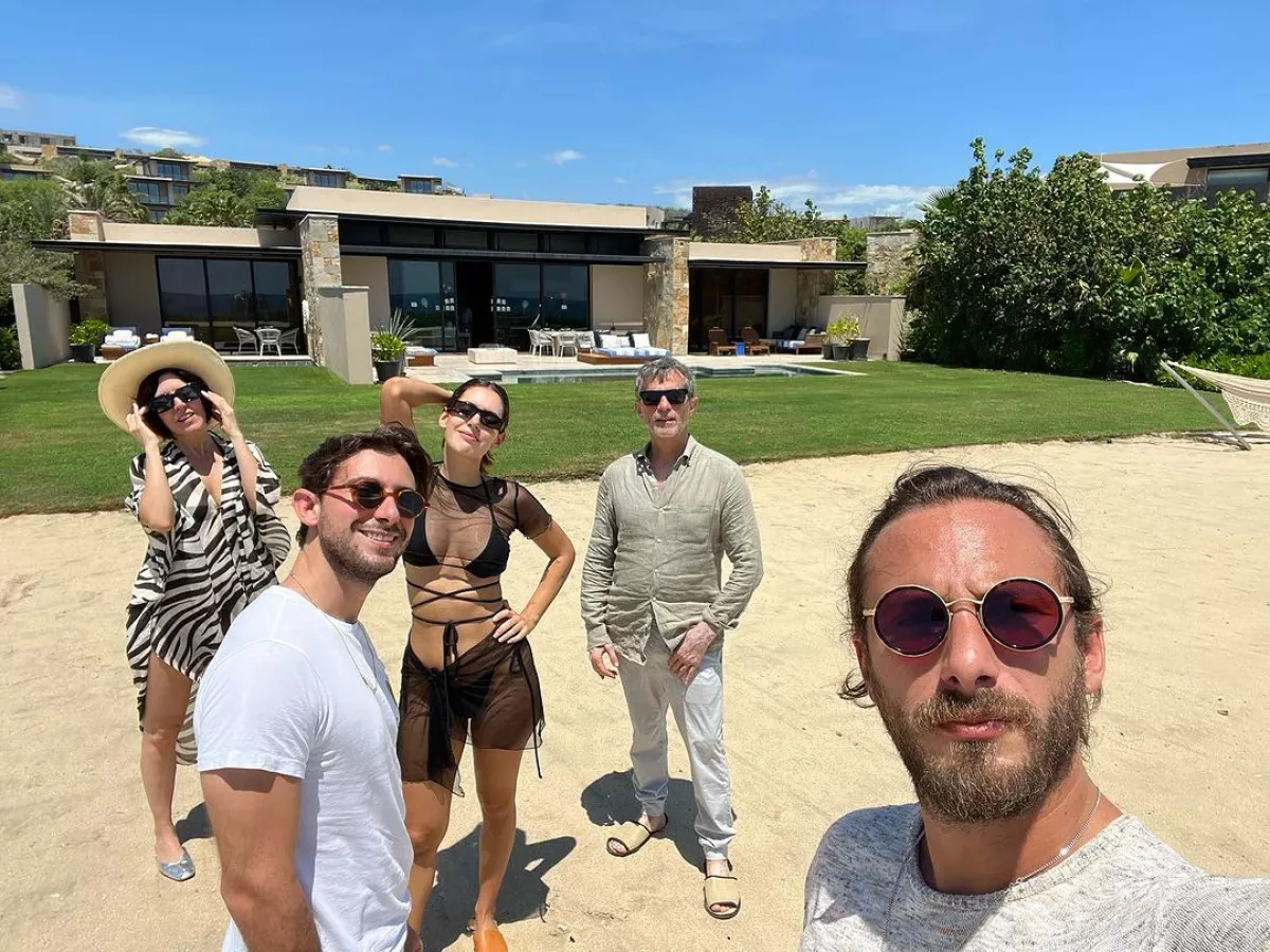 Humberto Zurita, con sus hijos, Stephanie Salas y Camila Valero 