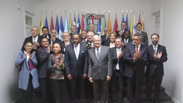 AMLO-embajadores