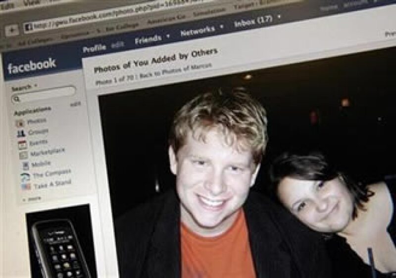 Facebook es el cuarto sitio Web más visitado en el mundo. (Foto: Reuters)
