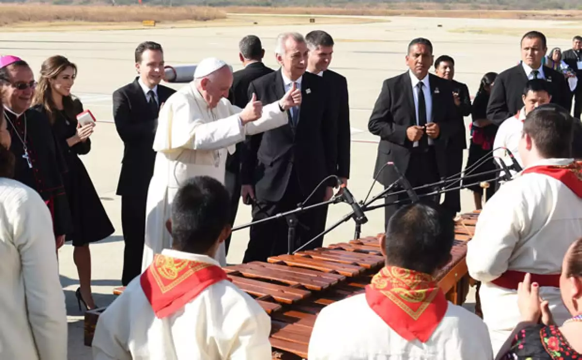 Una marimba se encontraba en el lugar para recibir al Papa.