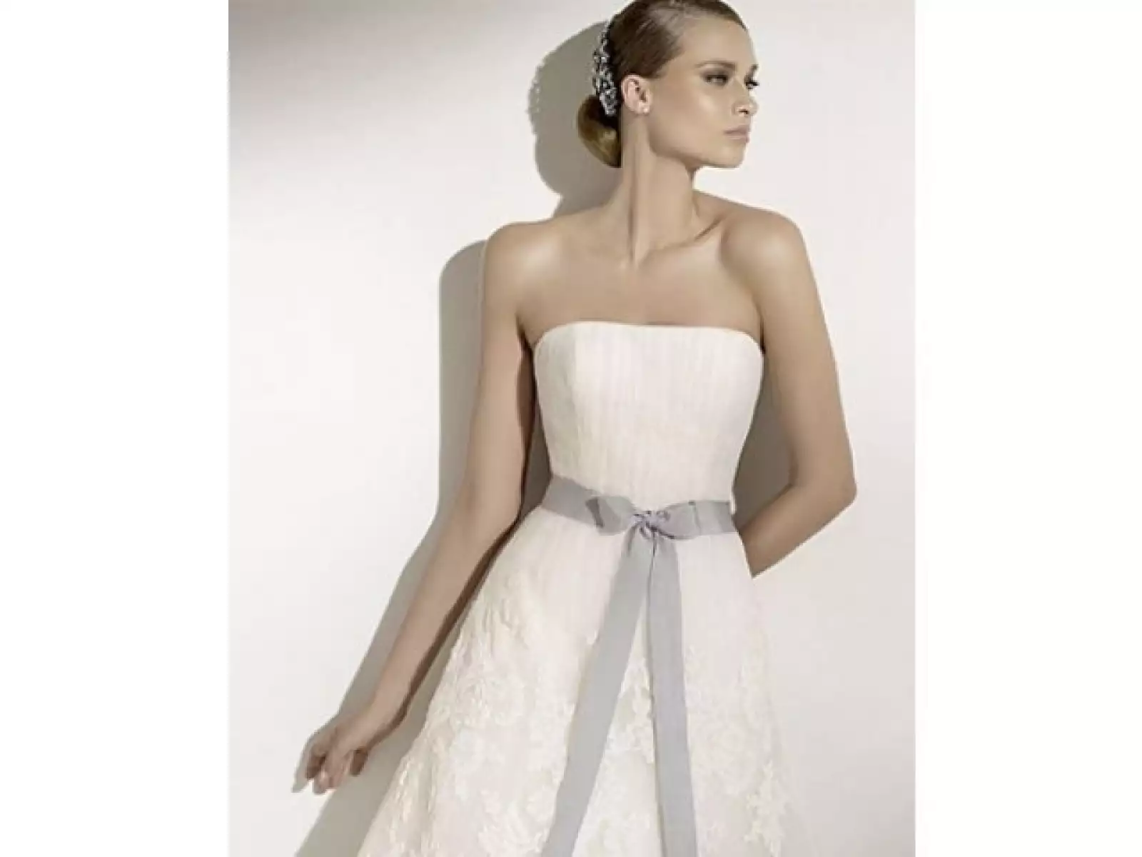 4. El estilo y look de los años 50 se ha hecho presente y ha inspirado a los diseñadores a crear vestidos de novia muy vintage y elegantes.