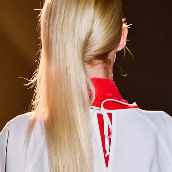 Roberto Musso, Milán: El pelo iba partido de lado, y agarrado de lado, dejando sólo un poco de pelo lacio.