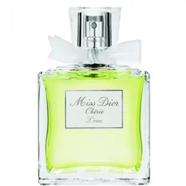 MISS DIOR CHERIE Leau, con notas de naranja, gardenia y almizcle blanco.