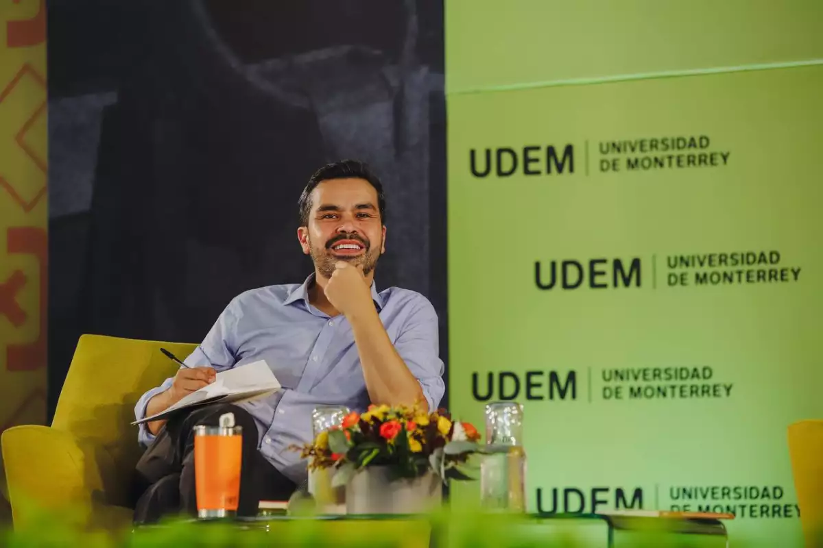 maynez-universidad-udem.jpg
