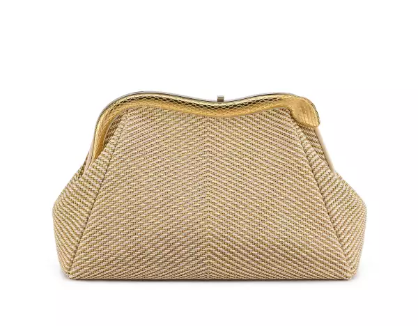 Bulgari presenta su colección Serpenti en bolsas doradas para este verano