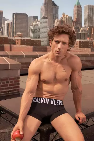 El actor Jeremy Allen White en la nueva campaña de Calvin Klein