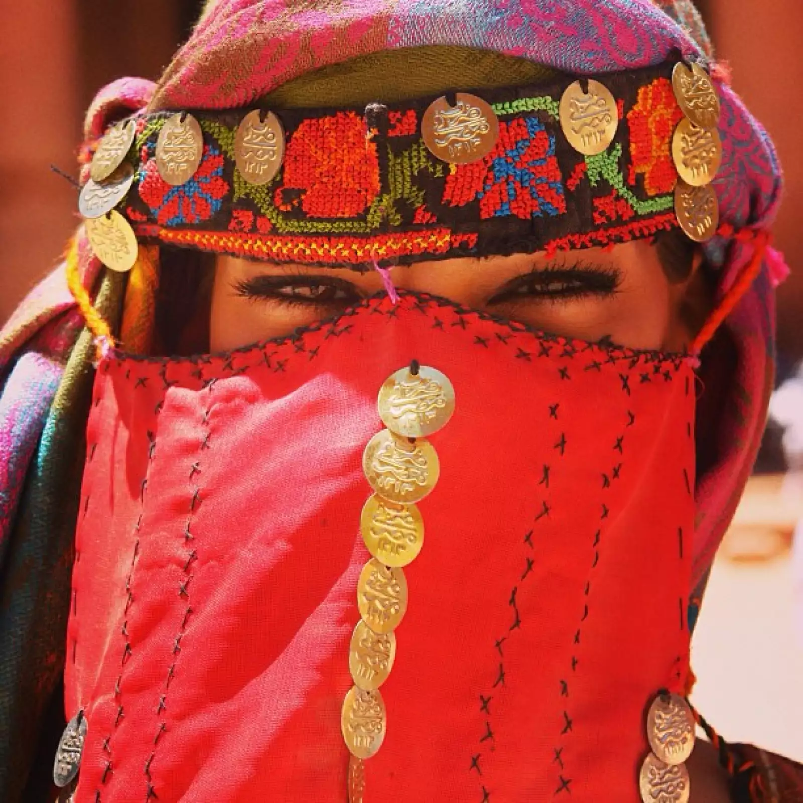 Bárbara de Jordania, escribió. Sin duda podía pasar por cualquier bella princesa árabe.