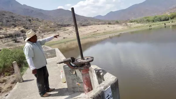 Agricultores dicen no a las reformas de la Ley de Aguas de Claudia Sheinbaum: “Nos hace a todos delincuentes" 